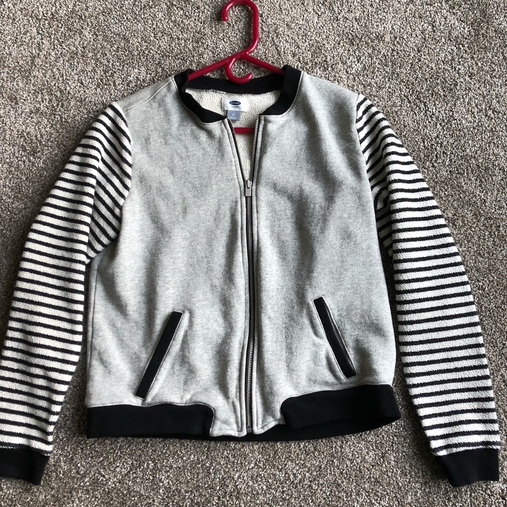 Women’s fleece zip up.